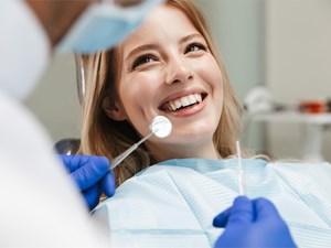 ¿Cada cuánto tiempo debe visitar a nuestros dentistas en Ordes para revisar su salud dental?