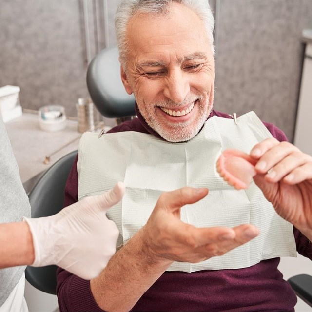 ¿Cómo saber si debes renovar tu prótesis dental?