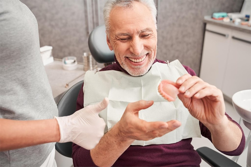 ¿Cómo saber si debes renovar tu prótesis dental?