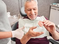 ¿Cómo saber si debes renovar tu prótesis dental?