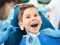 ¿Los niños se pueden someter a una limpieza dental?
